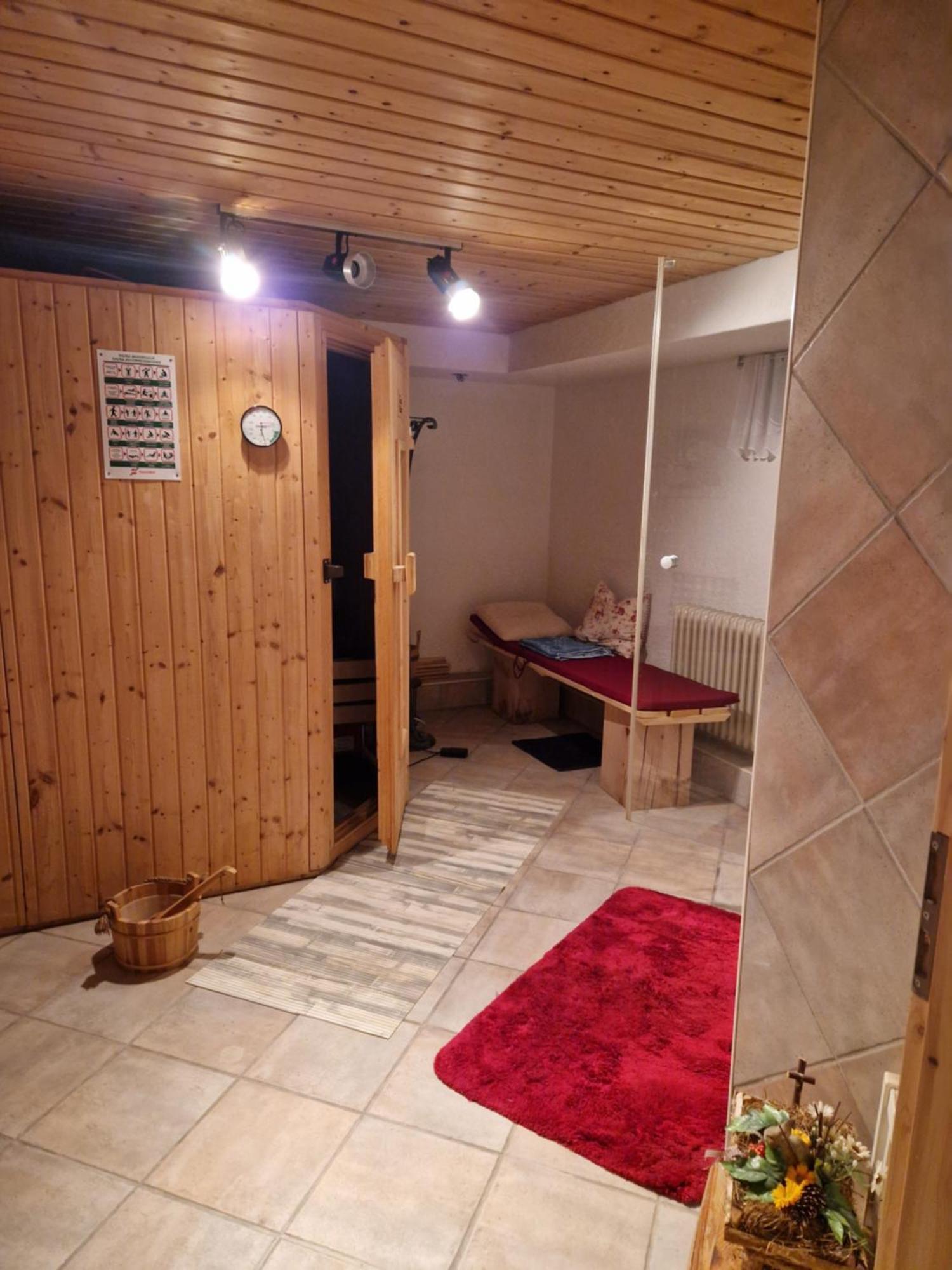 Grosses Gemuetliches Zimmer Mit Eigener Dusche Und Sauna Auf Wunsch راينشتيتن المظهر الخارجي الصورة